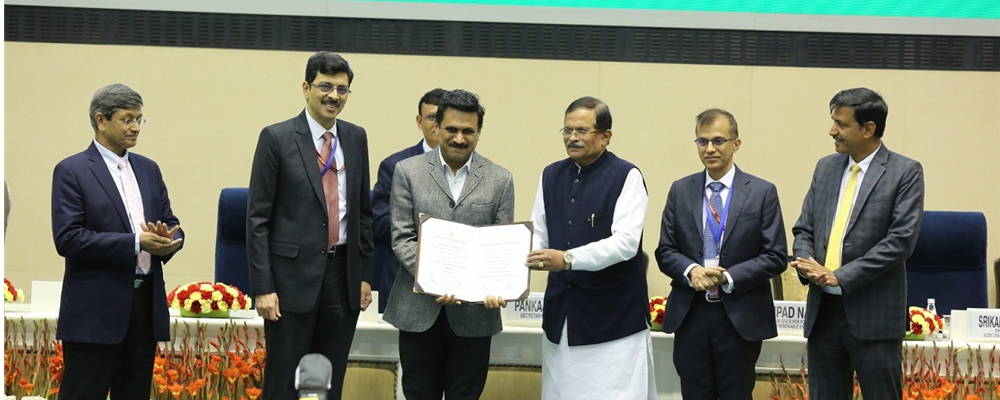 बीबीएमबी को पंजाब और हरियाणा के 19.88 लाख छात्रों को दिनांक 14.12.2024 को ऊर्जा संरक्षण पर आयोजित राष्ट्रीय चित्रकला प्रतियोगिता में सहभागिता हेतु प्रेरित करने के लिए माननीय केंद्रीय विद्युत और एनआरई राज्य मंत्री द्वारा राष्ट्रीय ऊर्जा संरक्षण दिवस पर
 सम्मानित किया गया ।